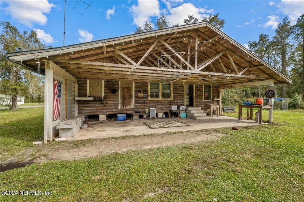 Unit for sale at 909 OLD GAINESVILLE Highway, Interlachen, FL 32148