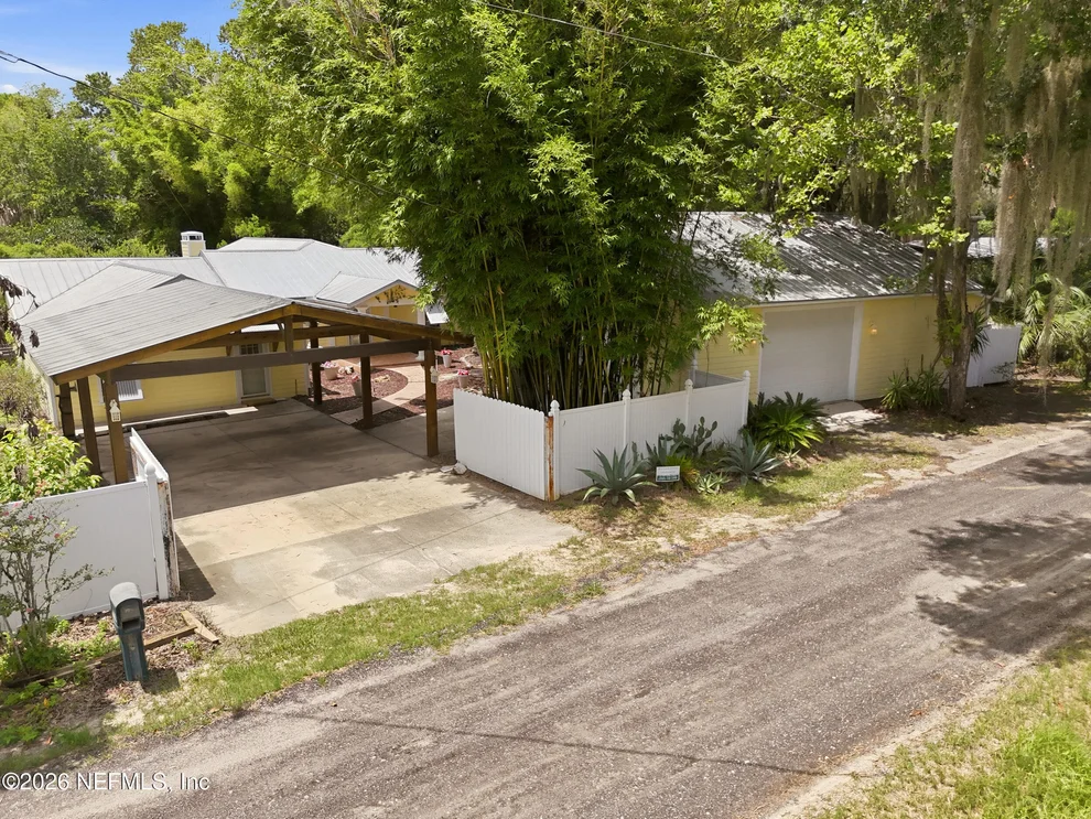 Unit for sale at 7932 BREEZY POINT Road W, Melrose, FL 32666