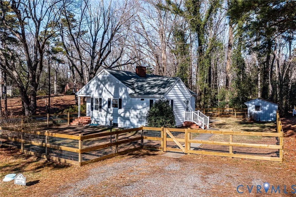 Unit for sale at 15 Clark Lane, Kilmarnock, VA 22482