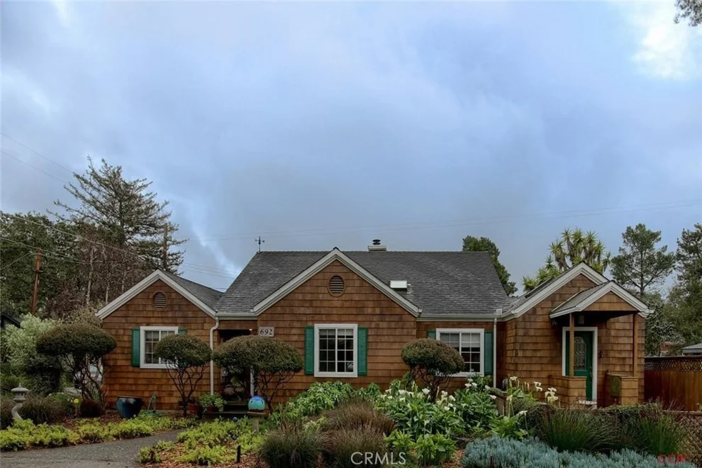 Unit for sale at 692 Weymouth Street, Cambria, CA 93428