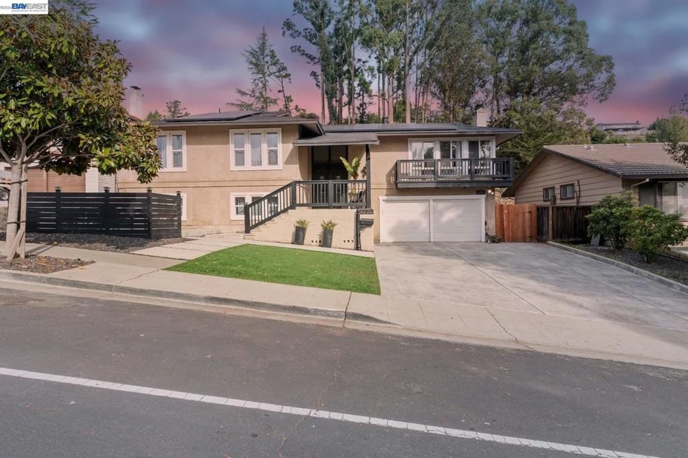Unit for sale at 27912 Farm Hill Dr, Hayward, CA 94542