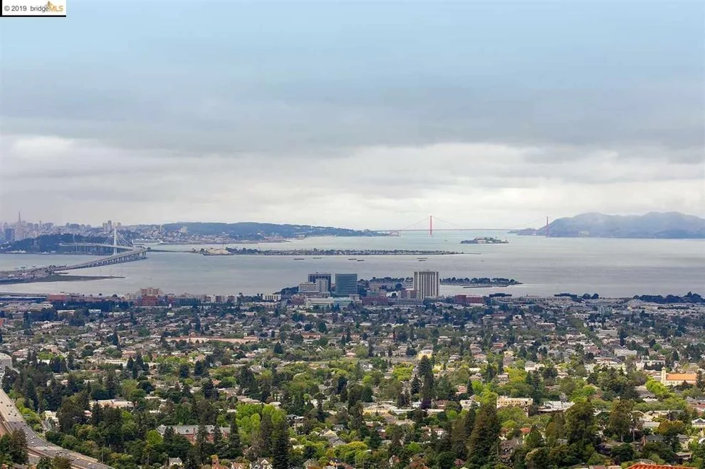 Unit for sale at 6 Starview Dr, Oakland, CA 94618