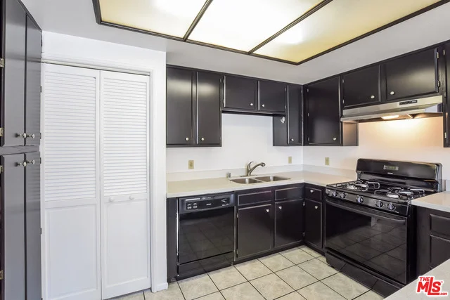 Unit for sale at 1055 E UNION Street, Pasadena, CA 91106