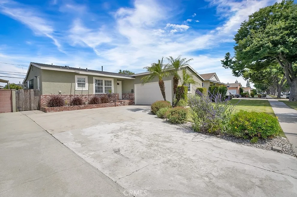Unit for sale at 5836 Fanwood Avenue, Lakewood, CA 90713