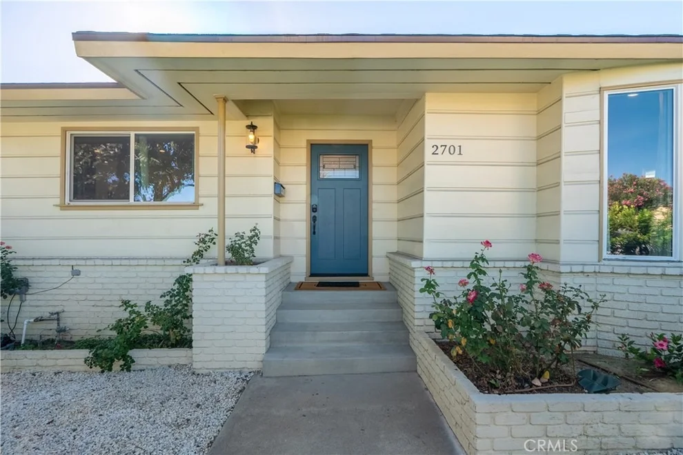 Unit for sale at 2701 Arlington Avenue, Los Angeles, CA 90018
