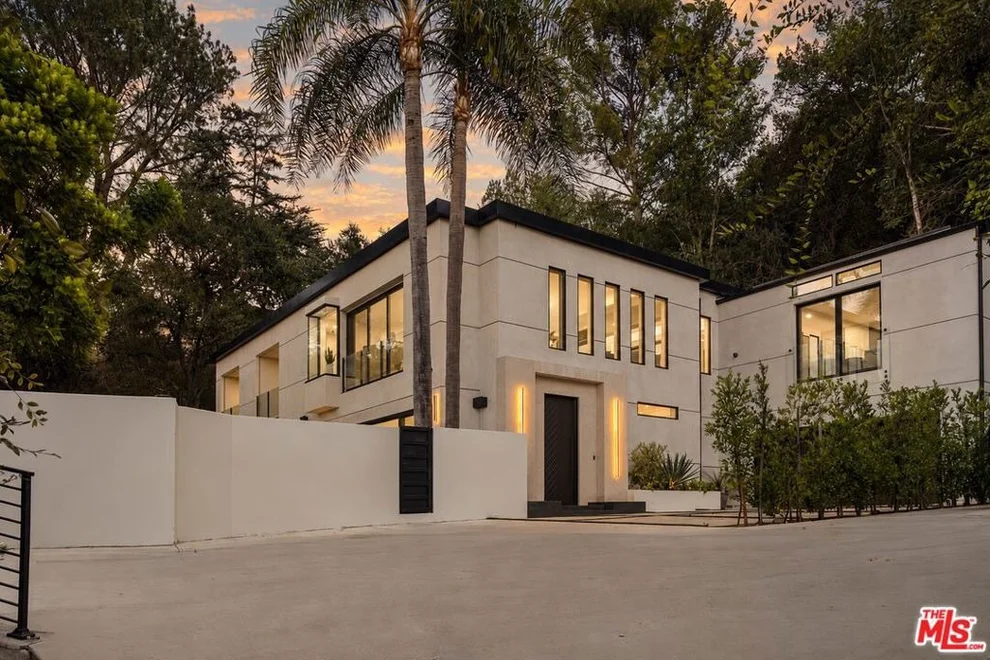 Unit for sale at 3208 Oakley Drive, Los Angeles, CA 90068