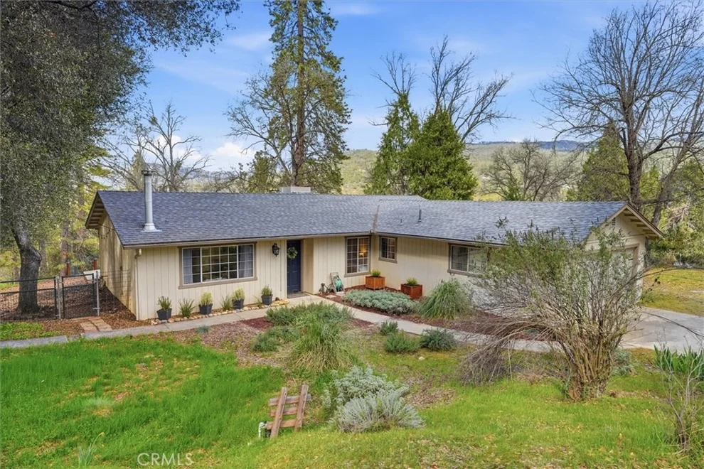 Unit for sale at 50047 Hangtree, Oakhurst, CA 93644