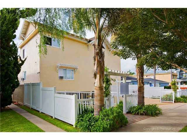 Unit for sale at 726 E Avenue, Coronado, CA 92118
