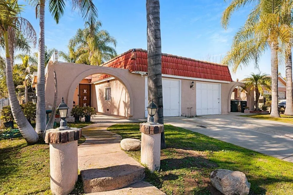 Unit for sale at 927 929 S Wisconsin Avenue, Fallbrook, CA 92028