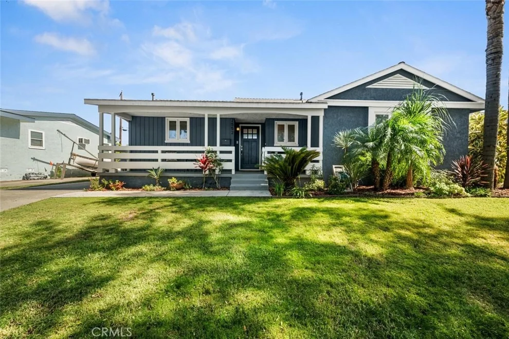 Unit for sale at 2552 Vuelta Grande, Long Beach, CA 90815