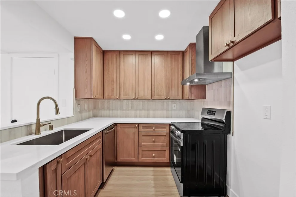 Unit for sale at 25761 Le Parc, Lake Forest, CA 92630