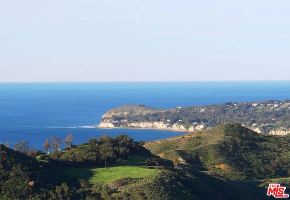 Unit for sale at 2965 Seabreeze Drive, Malibu, CA 90265