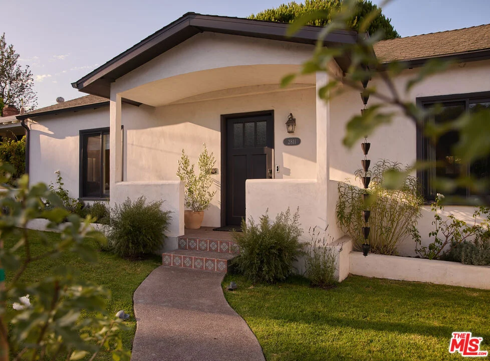 Unit for sale at 2811 Shadowlawn Avenue, Los Angeles, CA 90039