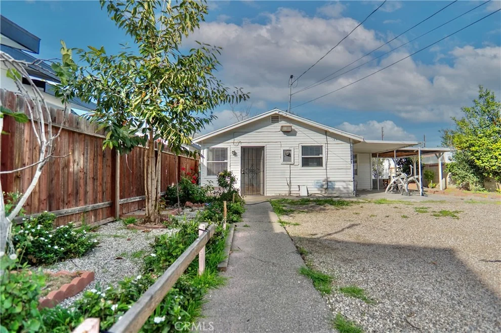 Unit for sale at 14841 Archwood, Van Nuys, CA 91405