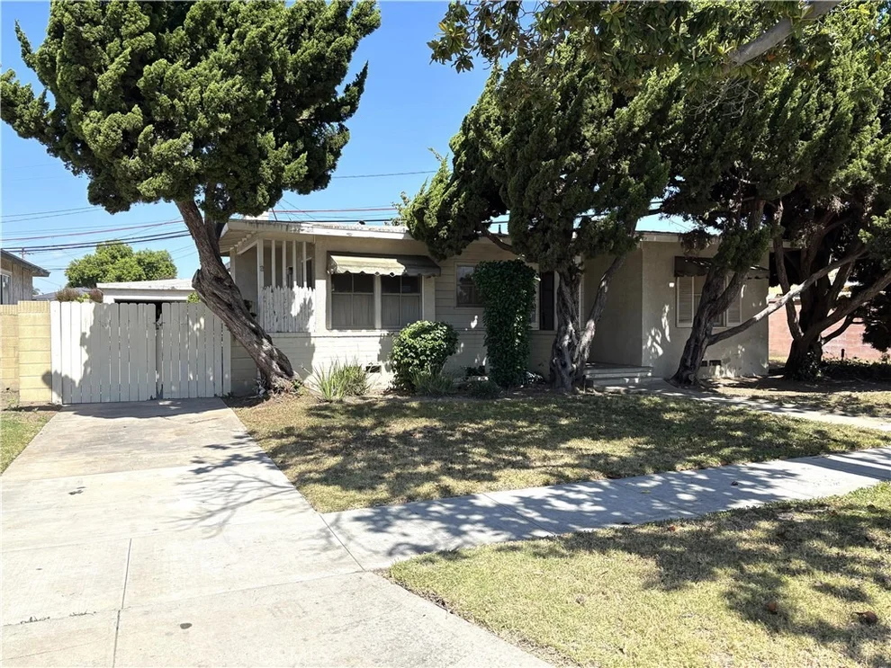 Unit for sale at 2771 Rutgers, Long Beach, CA 90815