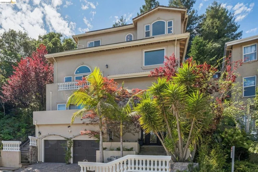 Unit for sale at 6929 Bristol Dr, Berkeley, CA 94705