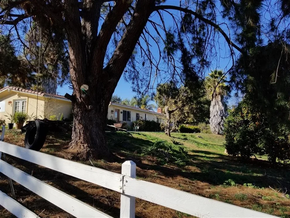 Unit for sale at 225 Laurine Ln, Fallbrook, CA 92028