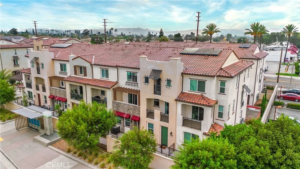 Unit for sale at 125 Dove Lndg, Covina, CA 91722