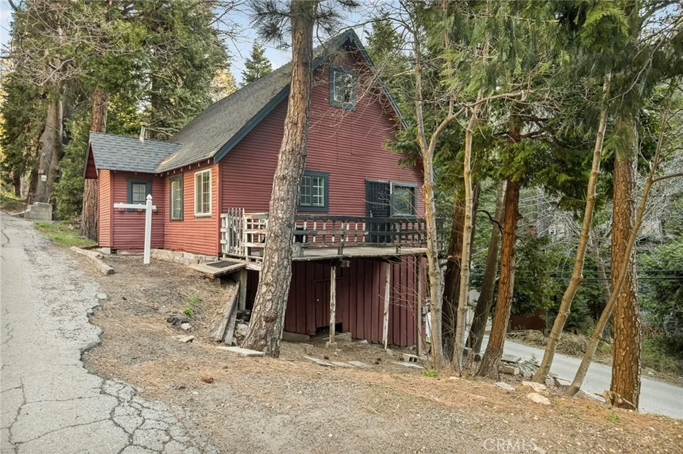 Unit for sale at 725 Golden, Lake Arrowhead, CA 92352