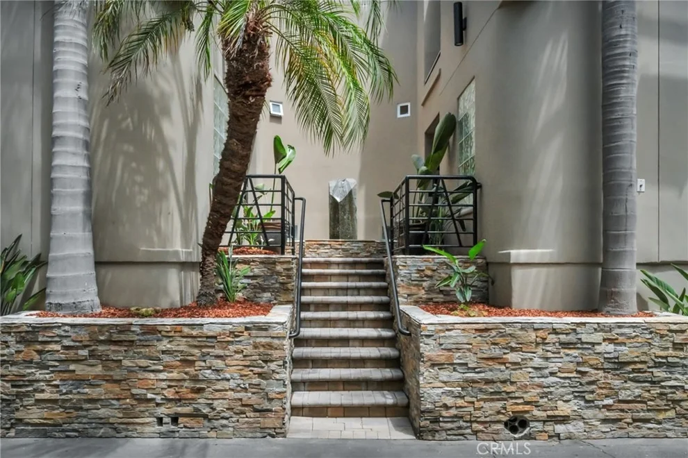 Unit for sale at 417 23rd Street, Manhattan Beach, CA 90266