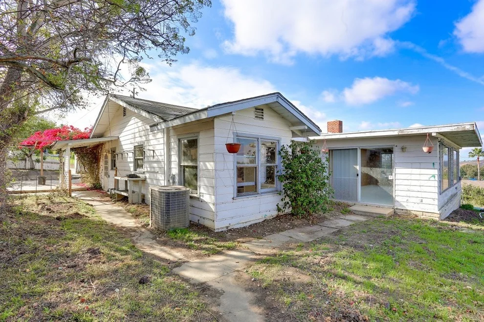 Unit for sale at 3025 Oleander Ave, San Marcos, CA 92078
