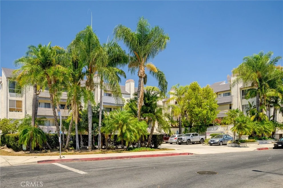 Unit for sale at 20253 Keswick Street, Winnetka, CA 91306