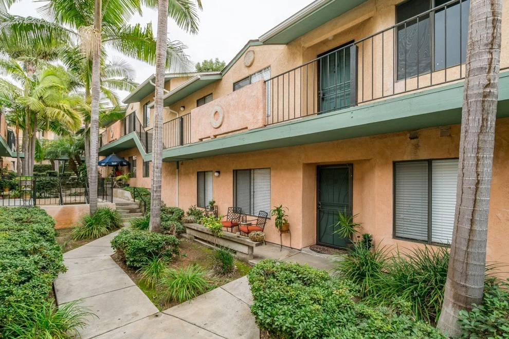Unit for sale at 552 Canyon Dr, Oceanside, CA 92054