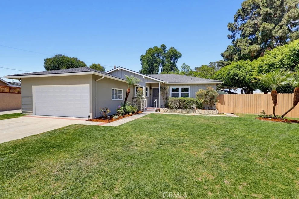 Unit for sale at 6911 E Septimo, Long Beach, CA 90815