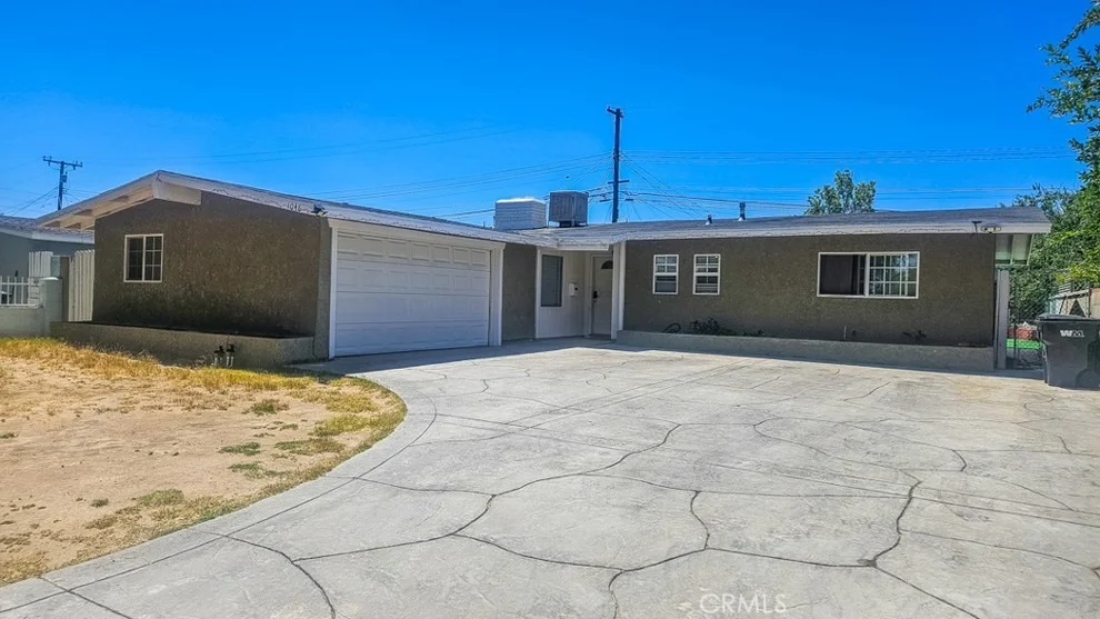 Unit for sale at 1046 W Holguin, Lancaster, CA 93534