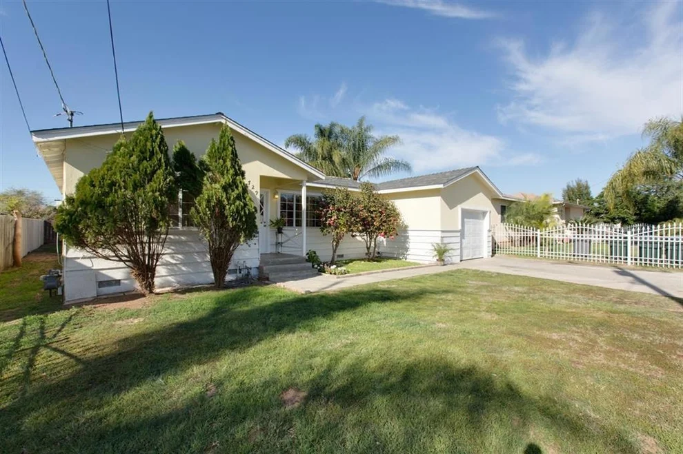 Unit for sale at 729 Goldenrod St, Escondido, CA 92027