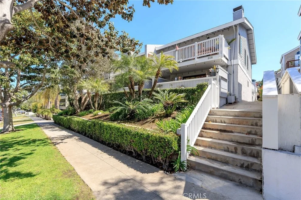 Unit for sale at 606 N Guadalupe Avenue, Redondo Beach, CA 90277
