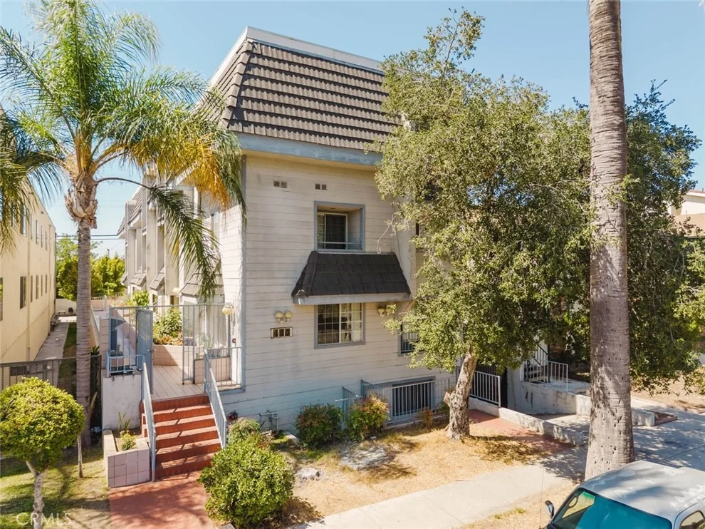 Unit for sale at 444 Myrtle Street, Glendale, CA 91203
