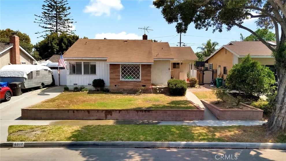 Unit for sale at 6812 E La Marimba, Long Beach, CA 90815