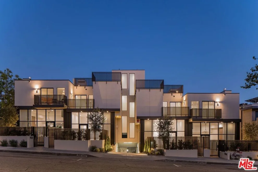 Unit for sale at 924 N West Knoll Drive, West Hollywood, CA 90069