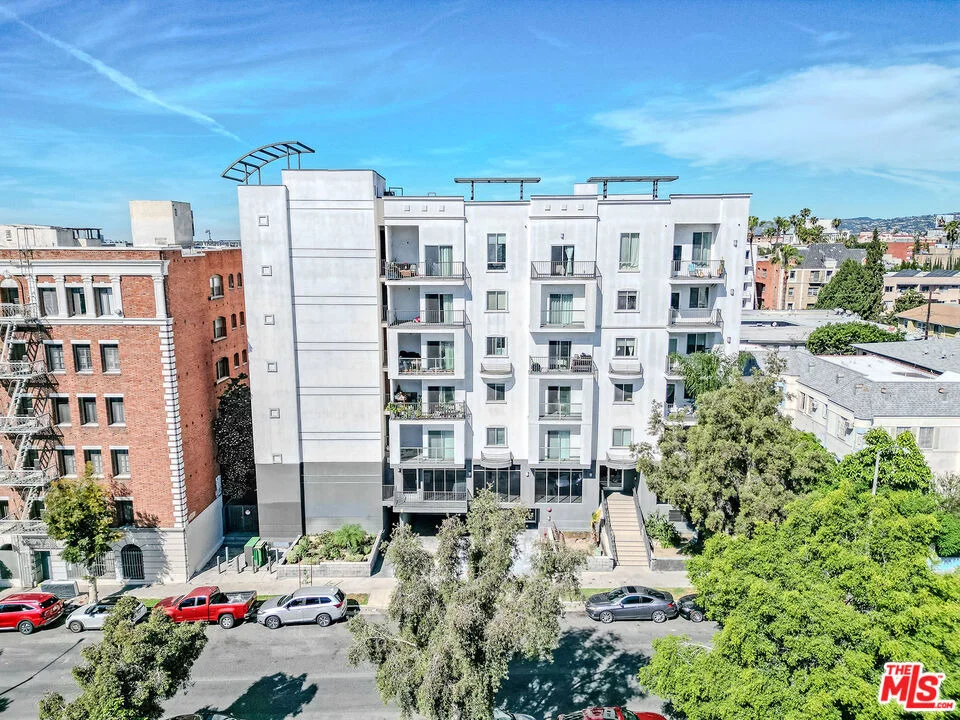 Unit for sale at 733 S Manhattan Place, Los Angeles, CA 90005