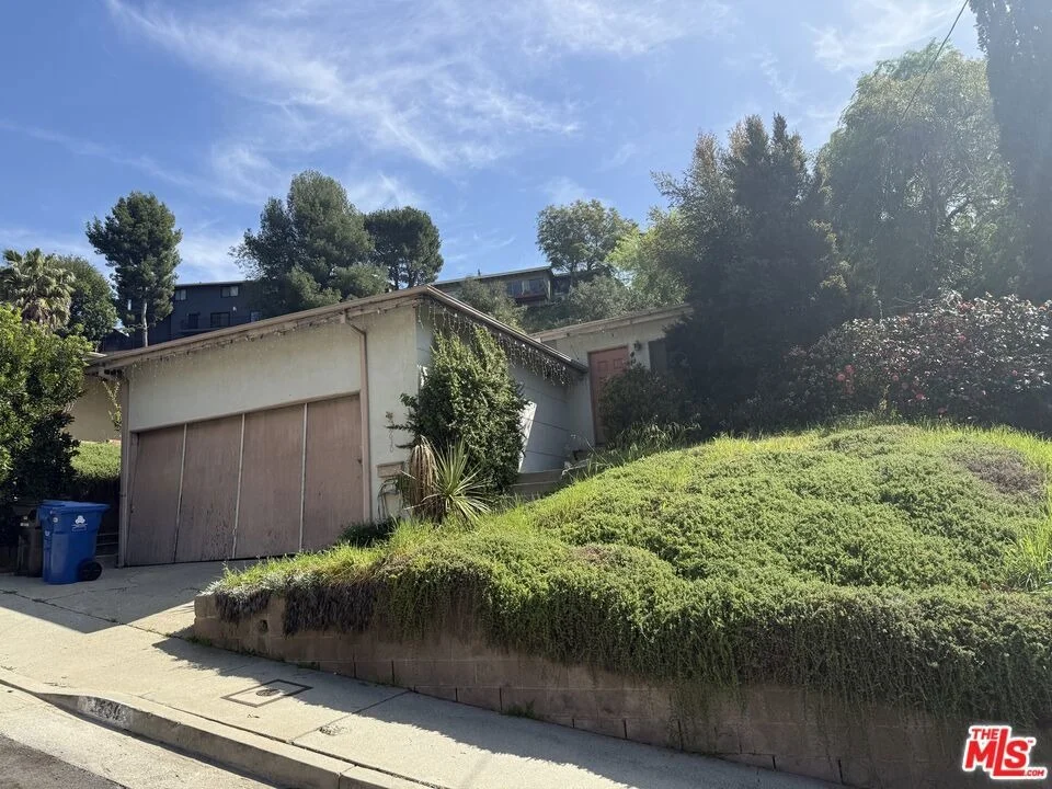 Unit for sale at 2630 Saxon Drive, Los Angeles, CA 90065