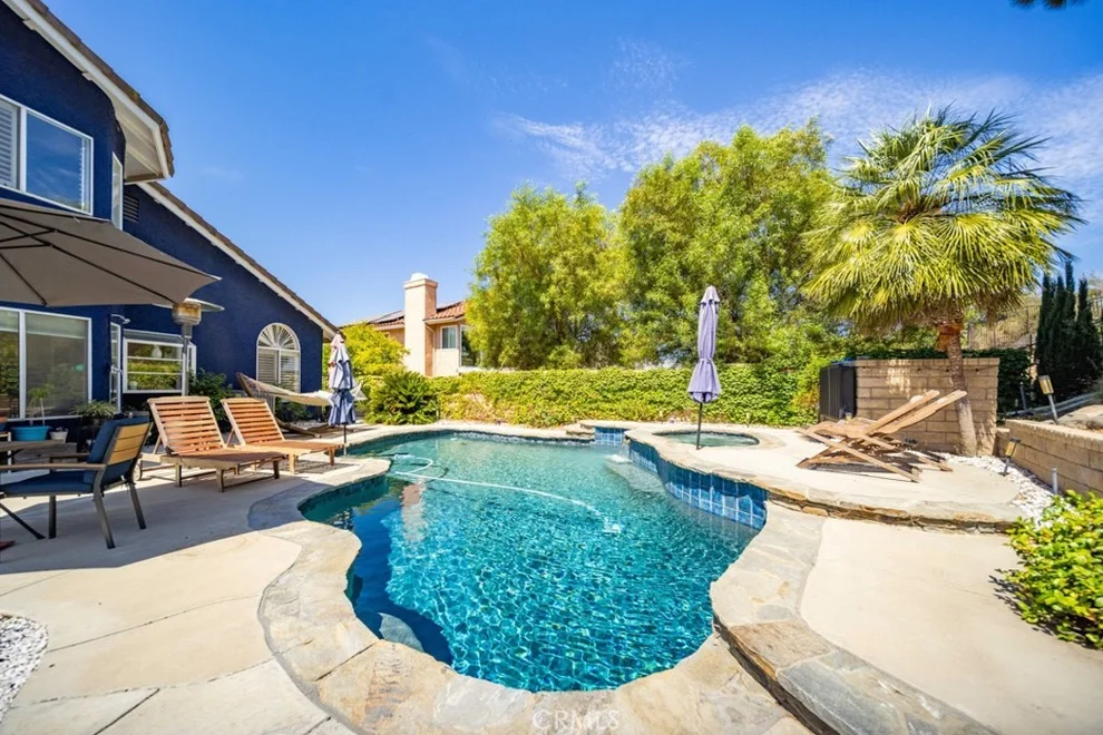 Unit for sale at 22237 Birmingham Place, Saugus, CA 91350