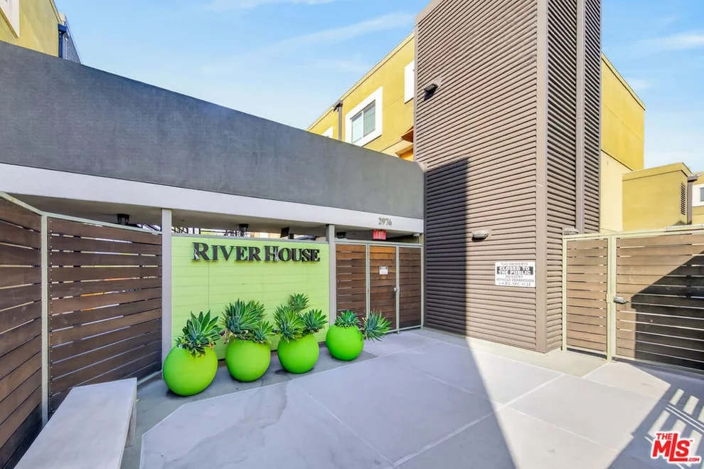Unit for sale at 2980 Ripple Place, Los Angeles, CA 90039