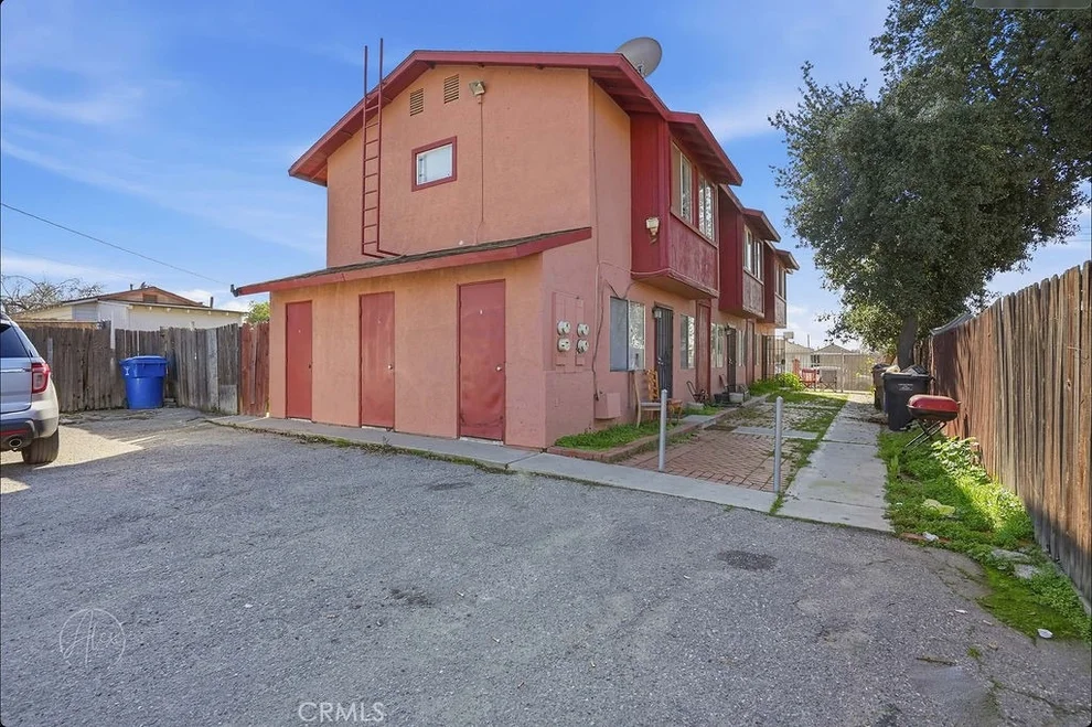 Unit for sale at 1024 Bernard Street, Bakersfield, CA 93305