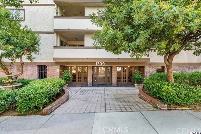 Unit for sale at 1339 N Columbus Avenue, Glendale, CA 91202