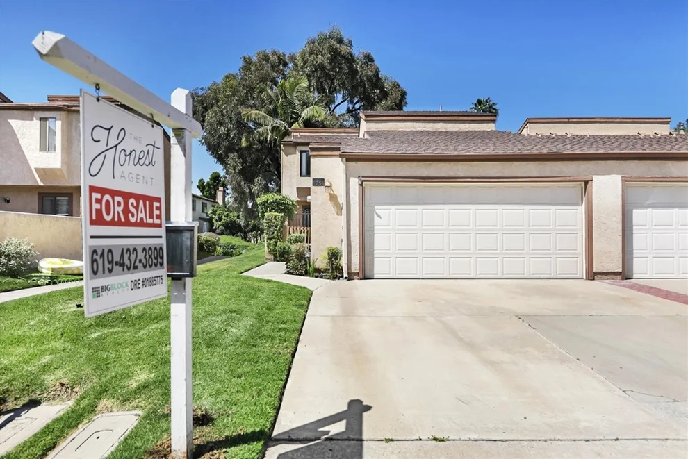 Unit for sale at 6756 Lambert Way, San Diego, CA 92115