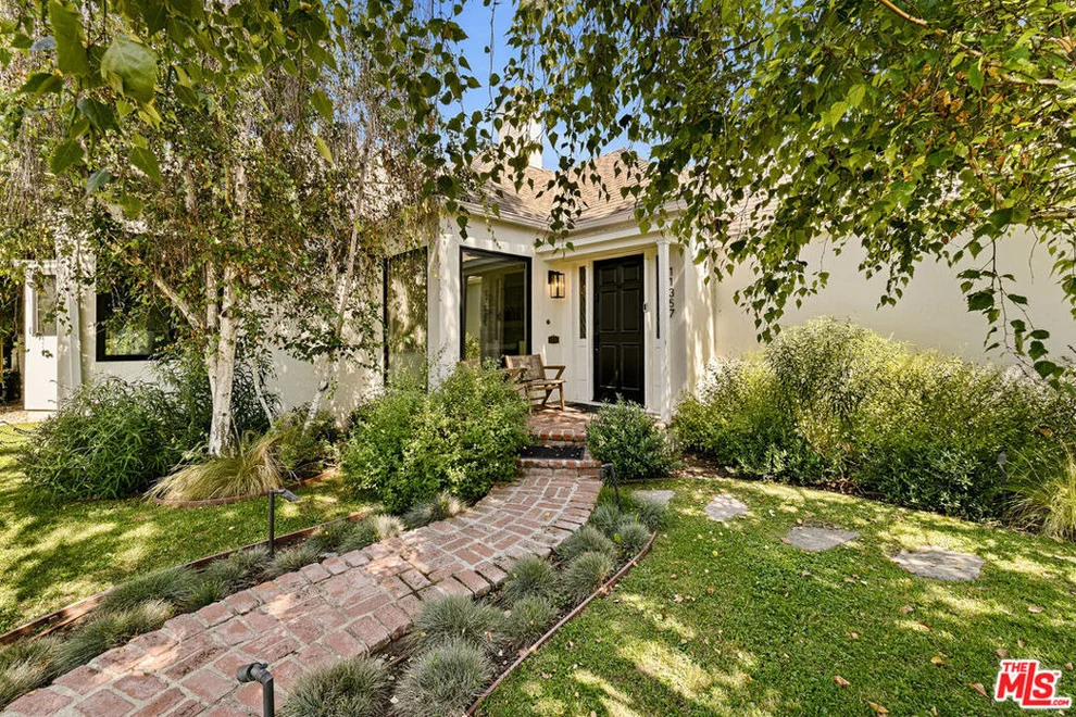 Unit for sale at 11357 Aqua Vista Street, Studio City, CA 91602