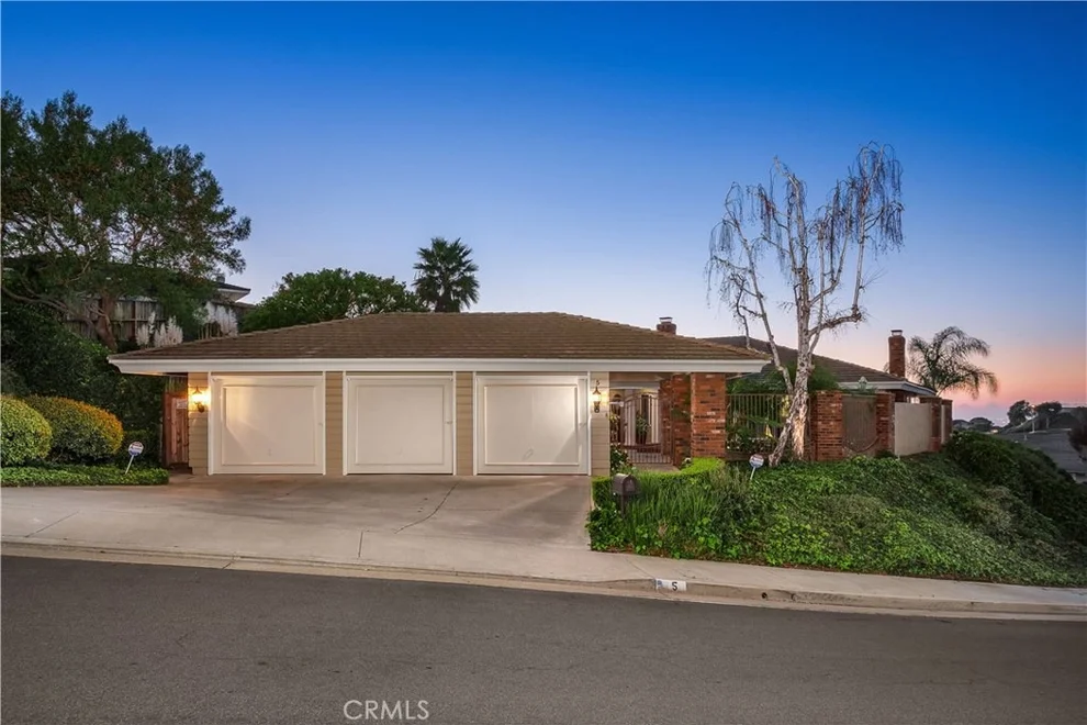 Unit for sale at 5 San Martin Way, Corona Del Mar, CA 92625