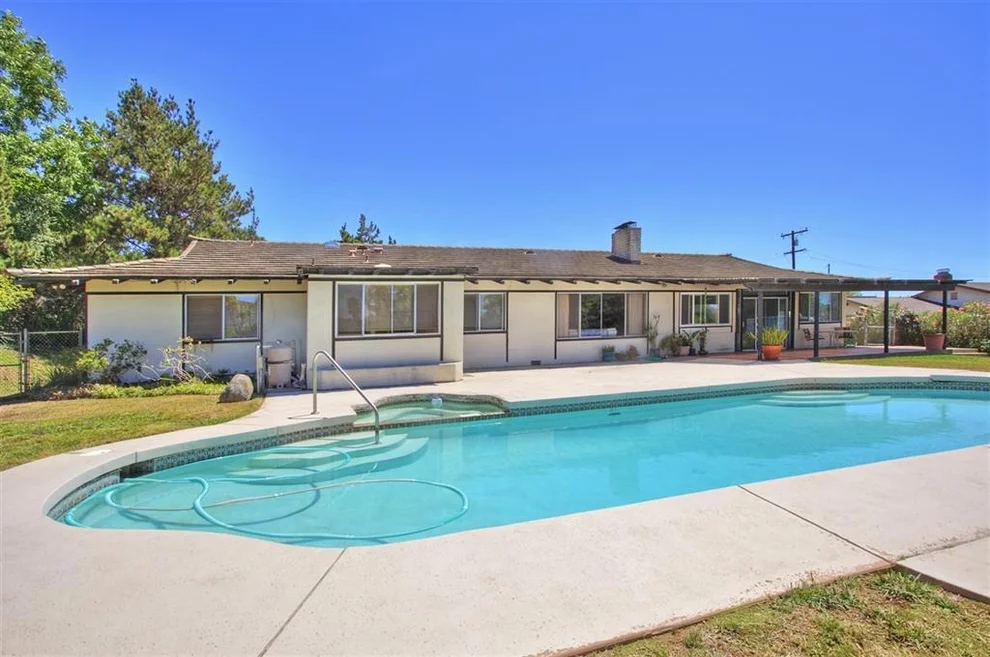 Unit for sale at 2040 Catalina Ave, Vista, CA 92084