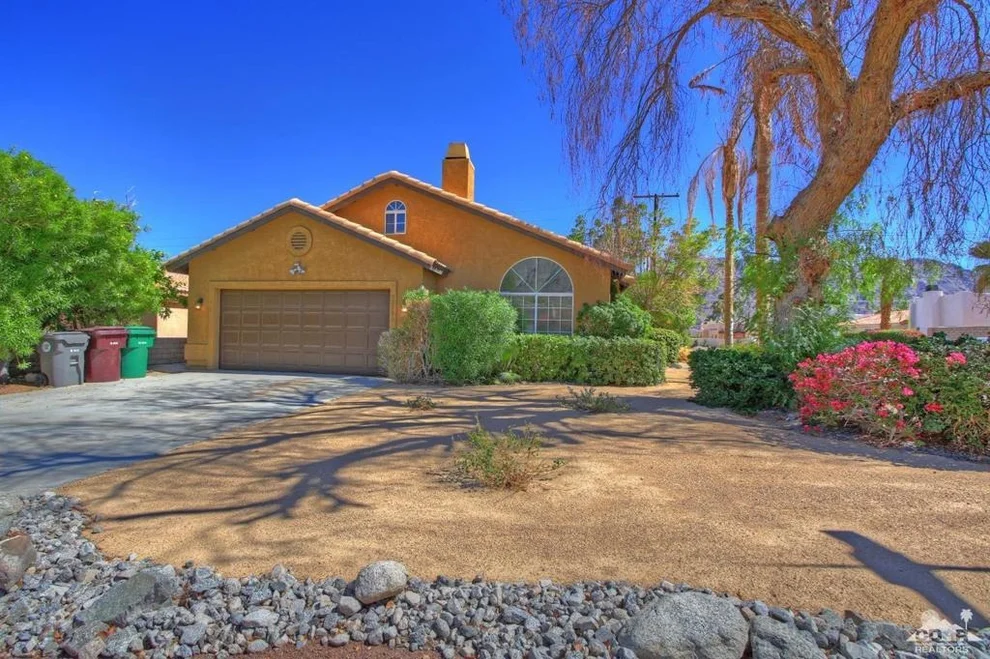 Unit for sale at 52990 Avenida Alvarado, La Quinta, CA 92253