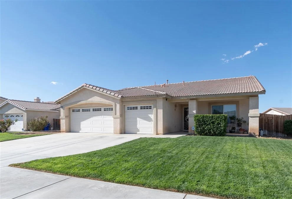 Unit for sale at 13126 Dos Palmas, Victorville, CA 92392
