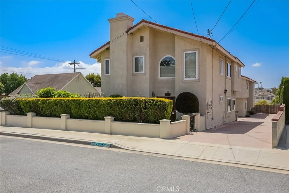 Unit for sale at 2220 Clark Lane, Redondo Beach, CA 90278