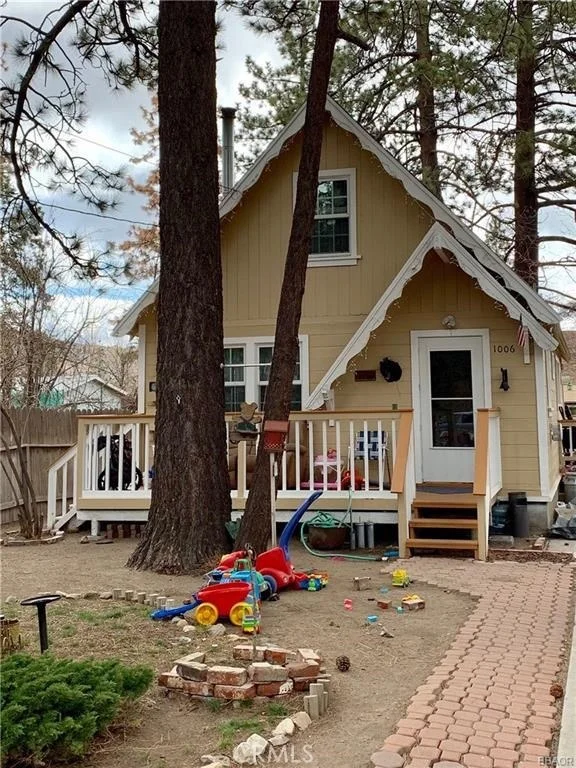 Unit for sale at 1006 Myrtle Avenue, Big Bear, CA 92314