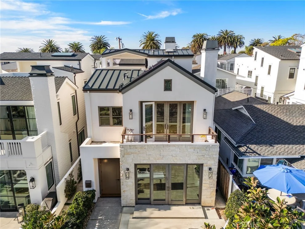 Unit for sale at 711 Marigold, Corona Del Mar, CA 92625