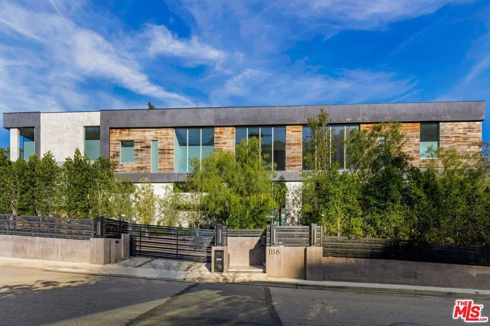 Unit for sale at 1116 Chantilly Road, Los Angeles, CA 90077